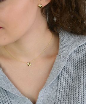 Delikatny naszyjnik damski Nomination Italy z kolekcji Petit Sparkle. Srebro 925 pozłacane 18K żółtym złotem, ozdobna koniczynka z cyrkoniami. Regulowana długość 38–44 cm. Idealny prezent z certyfikatem autentyczności (4).JPG